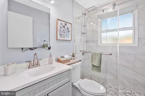 Bath - 6009 Grayson St, Springfield, VA 22150 photo 1 of 9