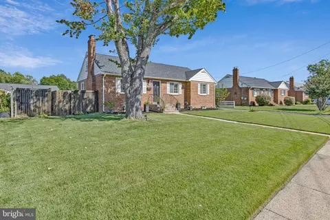 Exterior - 6009 Grayson St, Springfield, VA 22150 photo 1 of 8