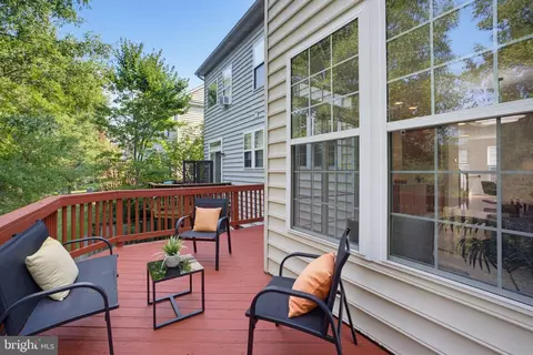 Exterior - 4118 River Forth Dr, Fairfax, VA 22030 photo 6 of 8