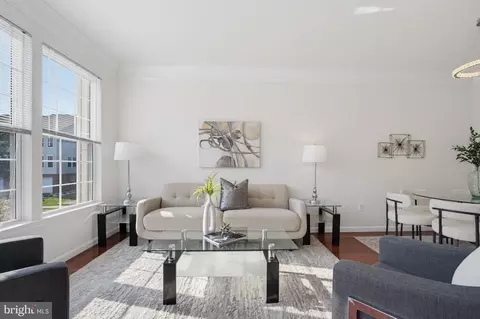Living - 4118 River Forth Dr, Fairfax, VA 22030 photo 4 of 5