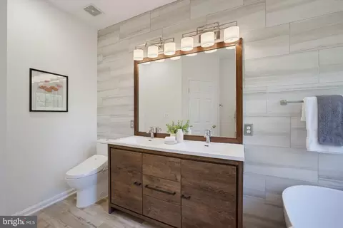 Bath - 4118 River Forth Dr, Fairfax, VA 22030 photo 3 of 4