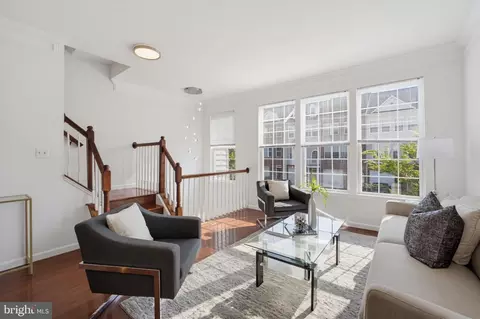 Living - 4118 River Forth Dr, Fairfax, VA 22030 photo 5 of 5