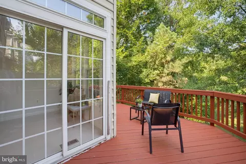 Exterior - 4118 River Forth Dr, Fairfax, VA 22030 photo 4 of 8