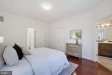 Bedroom - 4118 River Forth Dr, Fairfax, VA 22030 photo 3 of 6