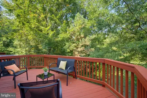 Exterior - 4118 River Forth Dr, Fairfax, VA 22030 photo 7 of 8