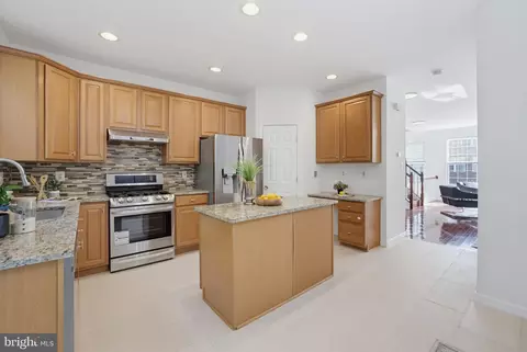 Kitchen - 4118 River Forth Dr, Fairfax, VA 22030 photo 2 of 7