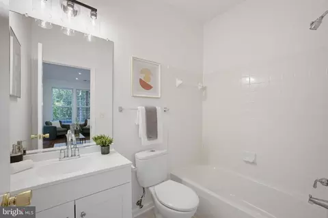 Bath - 4118 River Forth Dr, Fairfax, VA 22030 photo 1 of 4