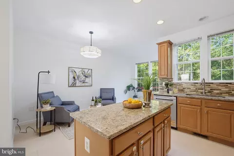 Kitchen - 4118 River Forth Dr, Fairfax, VA 22030 photo 5 of 7
