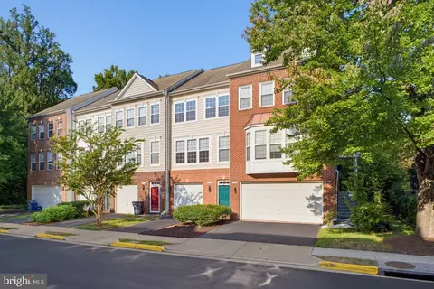 Exterior - 4118 River Forth Dr, Fairfax, VA 22030 photo 3 of 8