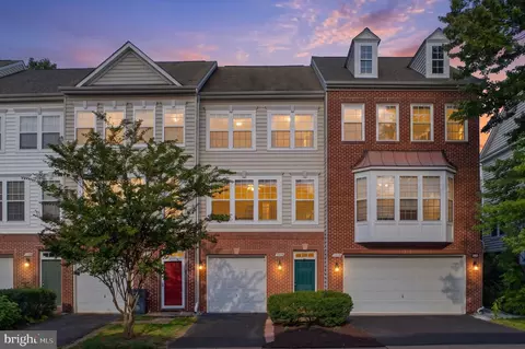 4118 River Forth Dr, Fairfax, VA 22030