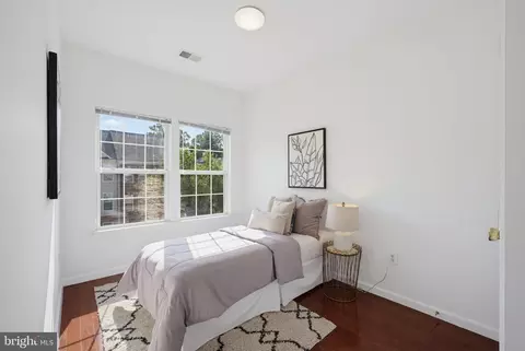 Bedroom - 4118 River Forth Dr, Fairfax, VA 22030 photo 4 of 6