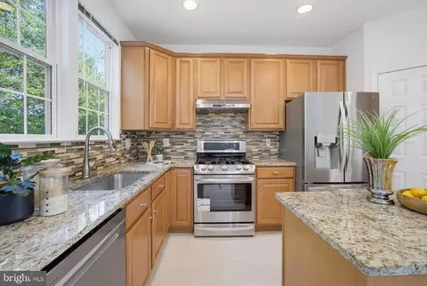 Kitchen - 4118 River Forth Dr, Fairfax, VA 22030 photo 3 of 7