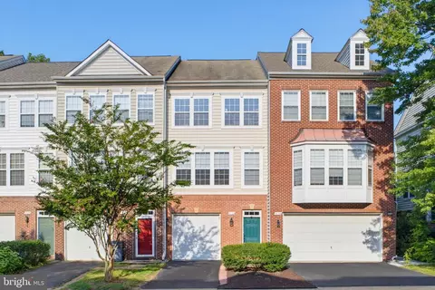 Exterior - 4118 River Forth Dr, Fairfax, VA 22030 photo 2 of 8