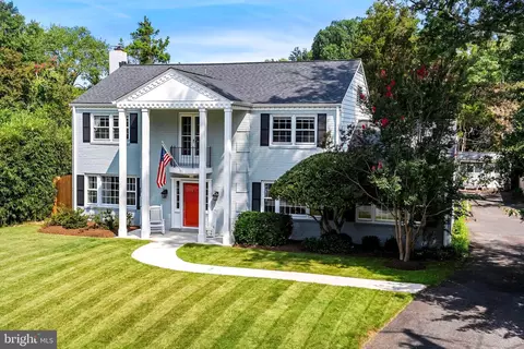 7851 Midday Ln, Alexandria, VA 22306