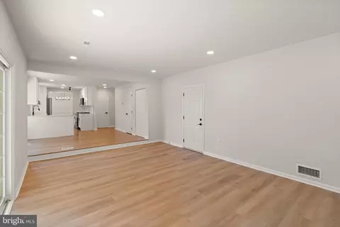 Living - 6121 Winnepeg Dr, Burke, VA 22015 photo 18 of 20