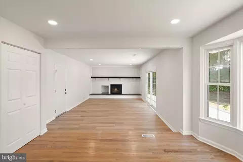 Living - 6121 Winnepeg Dr, Burke, VA 22015 photo 11 of 20