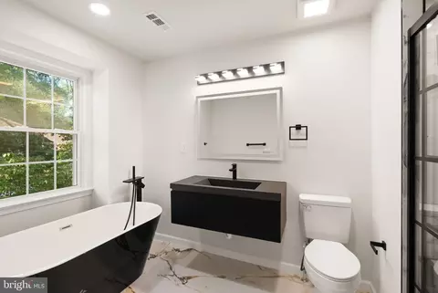 Bath - 6121 Winnepeg Dr, Burke, VA 22015 photo 2 of 18