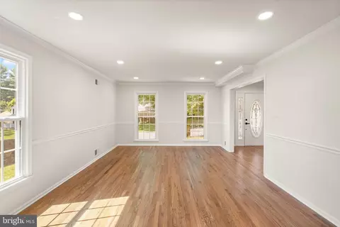 Living - 6121 Winnepeg Dr, Burke, VA 22015 photo 6 of 20