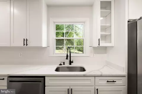 Kitchen - 6121 Winnepeg Dr, Burke, VA 22015 photo 5 of 5