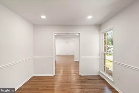 Entry Way - 6121 Winnepeg Dr, Burke, VA 22015 photo 4 of 22