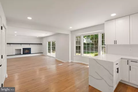 Living - 6121 Winnepeg Dr, Burke, VA 22015 photo 10 of 20