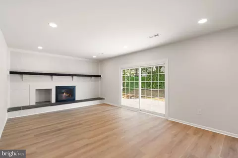 Living - 6121 Winnepeg Dr, Burke, VA 22015 photo 16 of 20