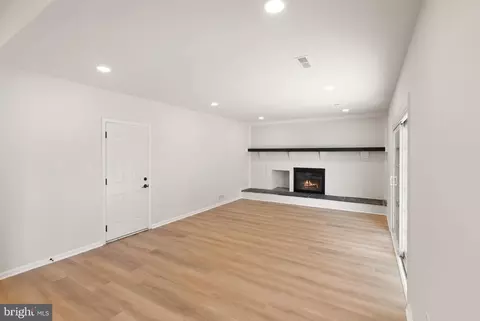 Living - 6121 Winnepeg Dr, Burke, VA 22015 photo 15 of 20