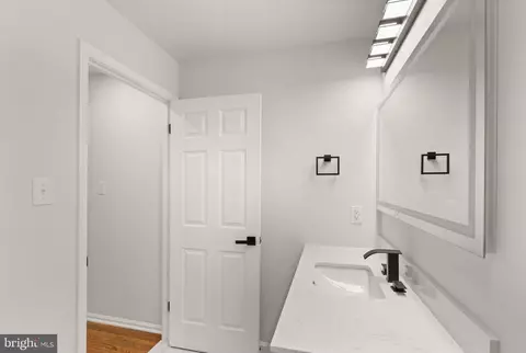 Bath - 6121 Winnepeg Dr, Burke, VA 22015 photo 10 of 18