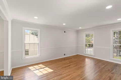 Living - 6121 Winnepeg Dr, Burke, VA 22015 photo 7 of 20