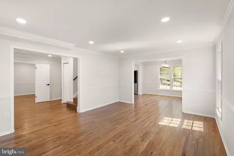 Living - 6121 Winnepeg Dr, Burke, VA 22015 photo 4 of 20