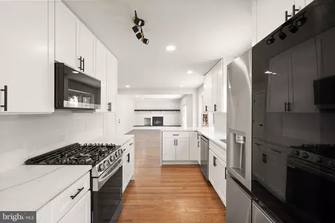 Kitchen - 6121 Winnepeg Dr, Burke, VA 22015 photo 2 of 5
