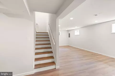 Entry Way - 6121 Winnepeg Dr, Burke, VA 22015 photo 19 of 22