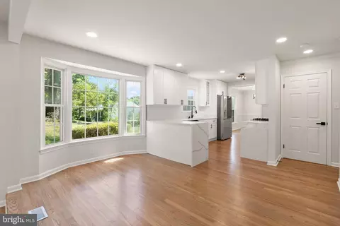 Living - 6121 Winnepeg Dr, Burke, VA 22015 photo 13 of 20