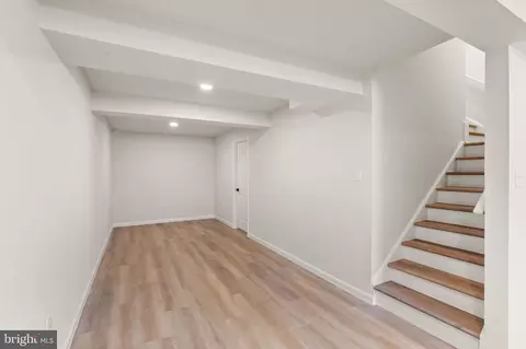 Entry Way - 6121 Winnepeg Dr, Burke, VA 22015 photo 20 of 22