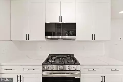 Kitchen - 6121 Winnepeg Dr, Burke, VA 22015 photo 4 of 5