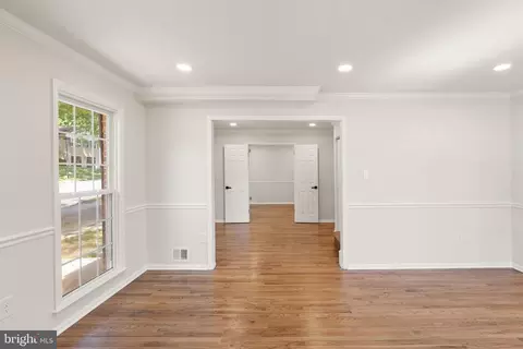 Entry Way - 6121 Winnepeg Dr, Burke, VA 22015 photo 5 of 22