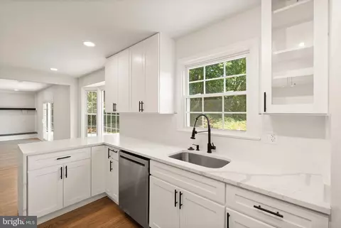 Kitchen - 6121 Winnepeg Dr, Burke, VA 22015 photo 3 of 5