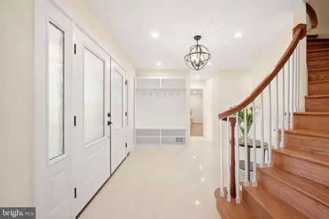Entry Way - 8355 Alvord St, Mclean, VA 22102 photo 3 of 11