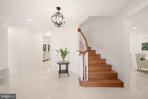 Entry Way - 8355 Alvord St, Mclean, VA 22102 photo 2 of 11