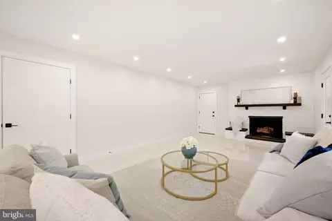 Living - 8355 Alvord St, Mclean, VA 22102 photo 4 of 9