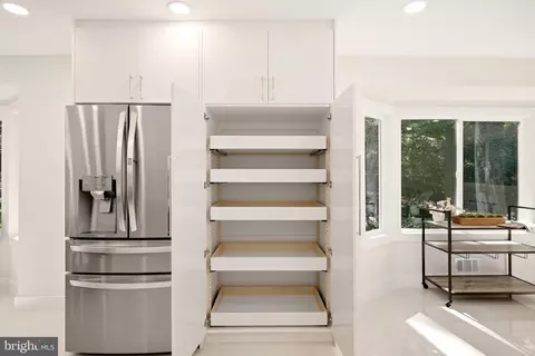 Kitchen - 8355 Alvord St, Mclean, VA 22102 photo 10 of 10