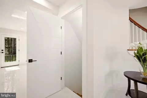 Entry Way - 8355 Alvord St, Mclean, VA 22102 photo 10 of 11