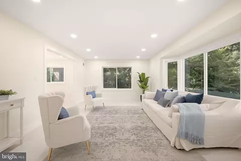 Living - 8355 Alvord St, Mclean, VA 22102 photo 2 of 9
