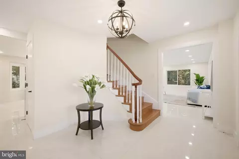 Entry Way - 8355 Alvord St, Mclean, VA 22102 photo 4 of 11