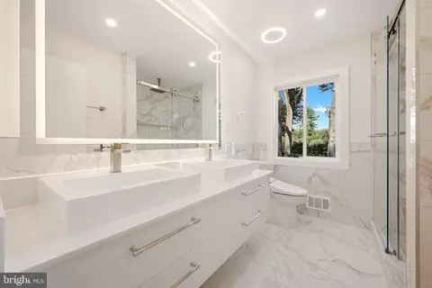Bath - 8355 Alvord St, Mclean, VA 22102 photo 3 of 7