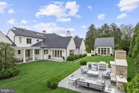 Exterior - 1321 Darnall Dr, Mclean, VA 22101 photo 10 of 11