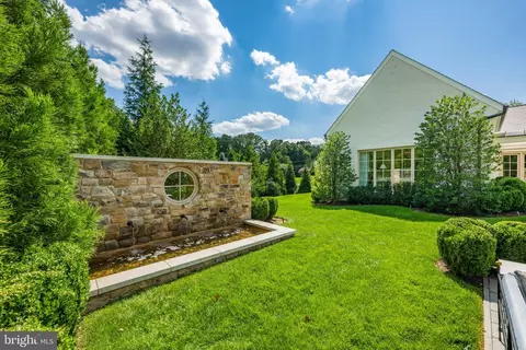 Exterior - 1321 Darnall Dr, Mclean, VA 22101 photo 8 of 11