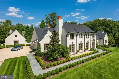 Exterior - 1321 Darnall Dr, Mclean, VA 22101 photo 3 of 11