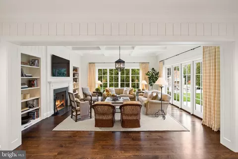 Living - 1321 Darnall Dr, Mclean, VA 22101 photo 2 of 5