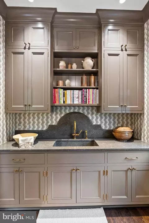 Kitchen - 1321 Darnall Dr, Mclean, VA 22101 photo 4 of 4